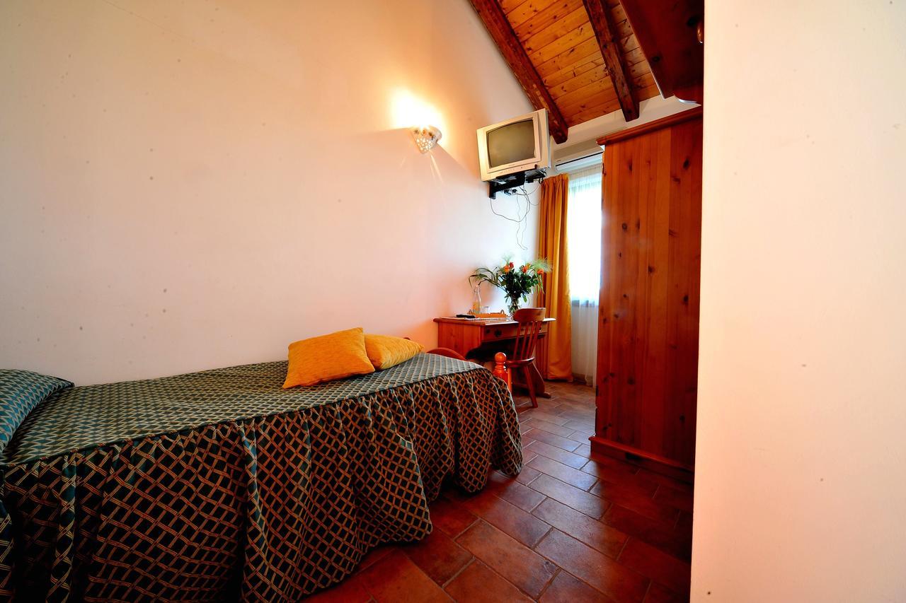 Agriturismo Le Oche Selvatiche Lauzacco Luaran gambar